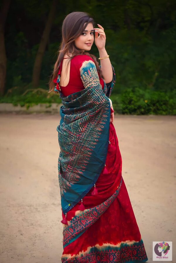 Silk Batik Saree with Blouse Pieces Premium Quality - Image 4
